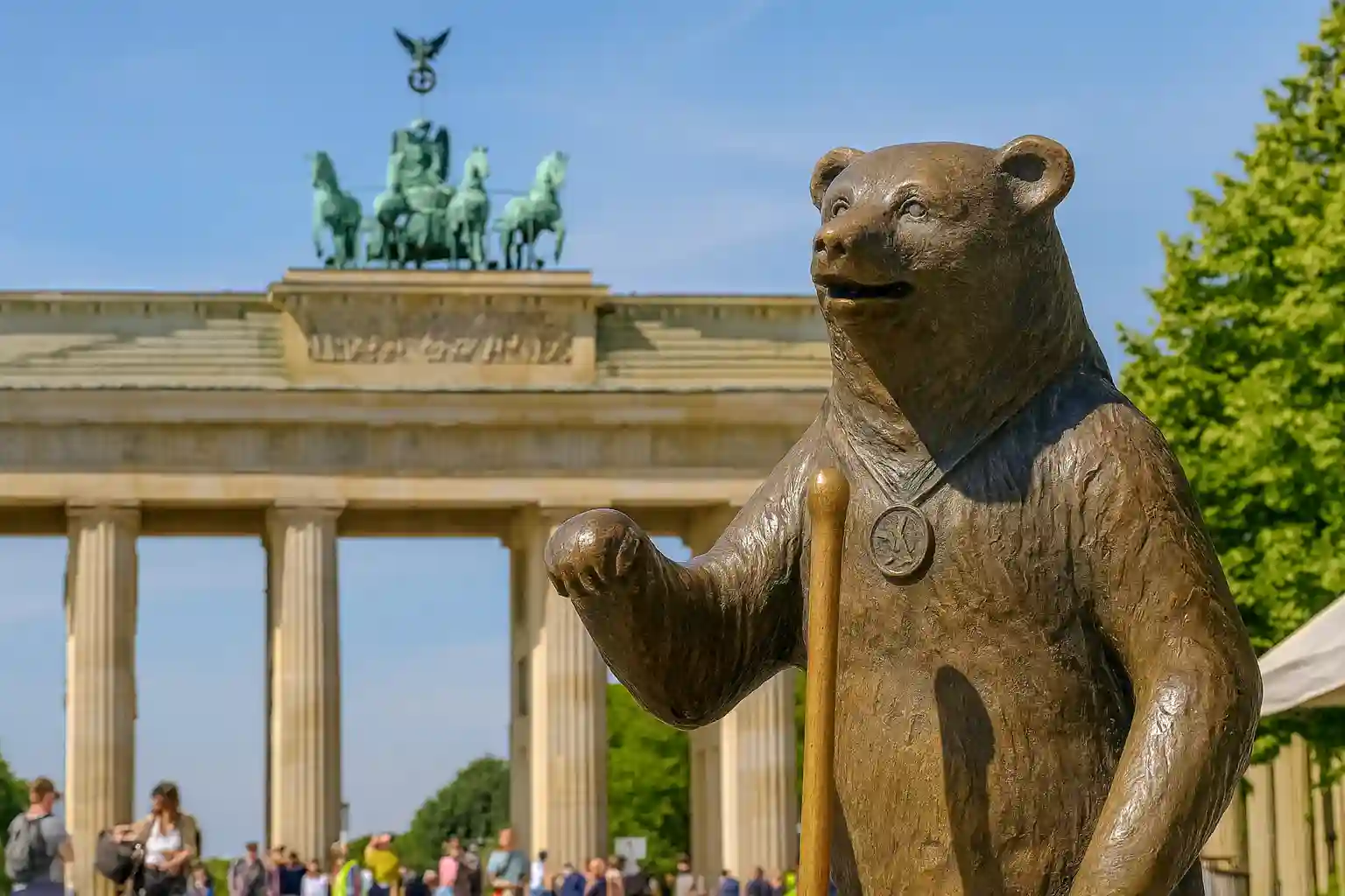 Brandenburg Gate Berlin – Berlin Bear Has Wanderlust